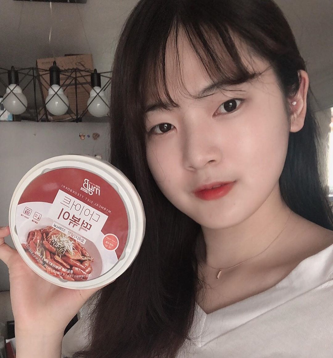 이애리 on Instagram: “하나 다 먹어도 한끼 식사의 반칼로리 밖에 안하네용👍
.
.
.
.  #마이비밀 #다이어트식품#다이어트떡볶이#곤약떡볶이”