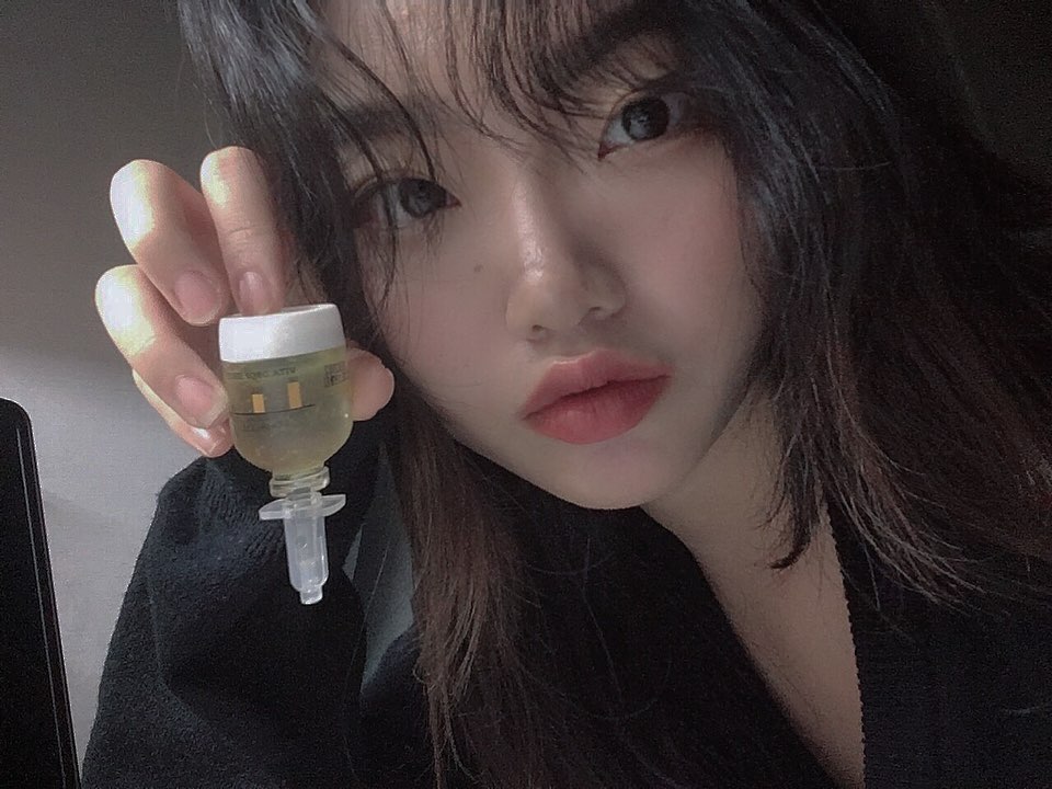 @ing.ray on Instagram: “얼굴에 붉은 자국이 사라졌다 ㅜㅜ 끈적하지 않게 발리구 ,, 속건조 심한걸로 고생했는데 며칠 새에 땡기는 것두 없고 너무 좋당 😻.…”