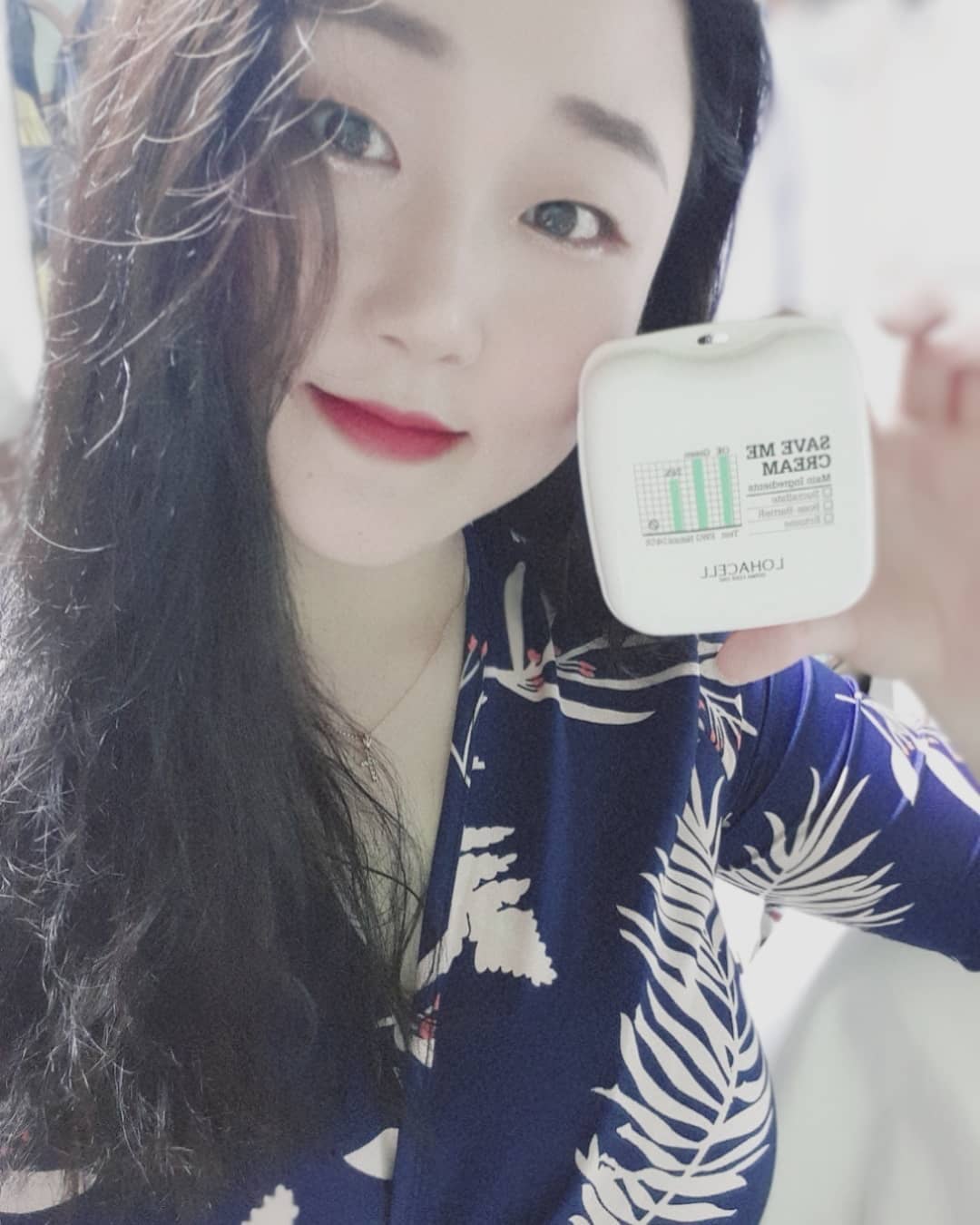 당근맛 도토리 on Instagram: “⭐로하셀 세이브 미 크림⭐ 향이 무향이라서 고농축처럼 엄청 꾸덕할줄알았는데 거의 수분크림처럼 샤르륵 펴발림 미세먼지를 막어주고 블루러이트 차단해준다고해서 나무 좋은데 피부 데미지 케어랑 진정 작용을 돕는 수크랄페이트가 들어있다 너뮤 죠음 피부가…”