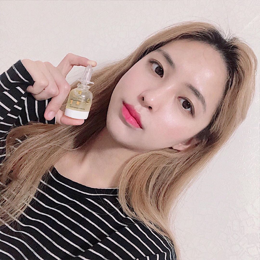 영서니더쿠 on Instagram: “얼굴이 칙칙해진다 싶을때는  비타민 충전을 해줘야하니까 #로하셀드롭샷앰플 🍋🍋🍋 제형이 오일리하지만 촉촉하고 산뜻하게 마무리되어서 좋아욧 . . . . #selfie #selca #셀스타그램 #daily #뷰티 #instabeauty #beauty…”