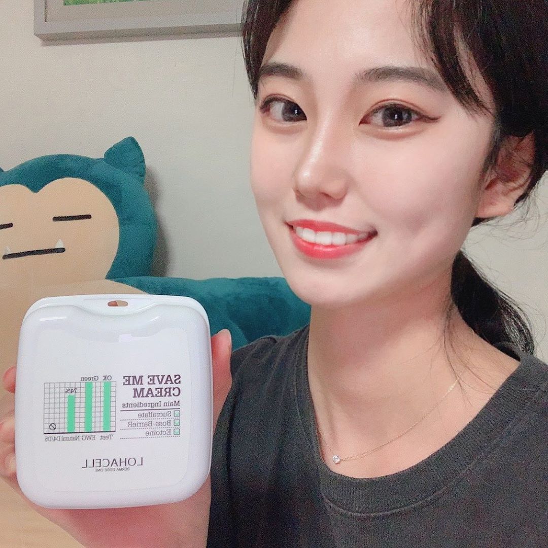 @xxi__a on Instagram: “#LOHACELL SAVE ME CREAM * #로하셀 세이브 미 크림 * 민감피부 진정에 도움을 주는 보습 잘벽 안심크림으로 자연유래성뷴74% 함유된 약산성 크림입니다:) * PH5.5(+-1.0) 피부과 테스트 와 미세먼지 차단 테스트 완료 된…”