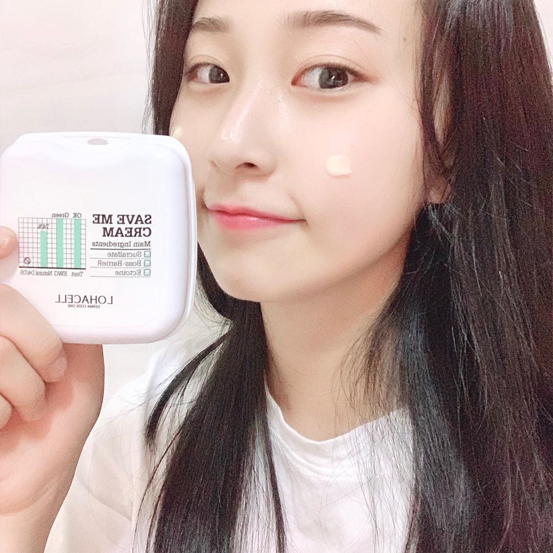 한달소영 🌙 on Instagram: “원래 피부가 진짜 개복치라 쓰던 거 아니면 절대 못쓰는데 로하셀은 너무 잘 맞다,,,, ⭐️ 수크랄페이트 성분이 들어있어서 땀이나 기름에 잘 안녹고 피부에 바로 스며들어서  진정효과 + 미세먼지 방어 효과 개ㅉㅓㄹㅓ,, 핸드폰이나 티비 엘이디에서…”