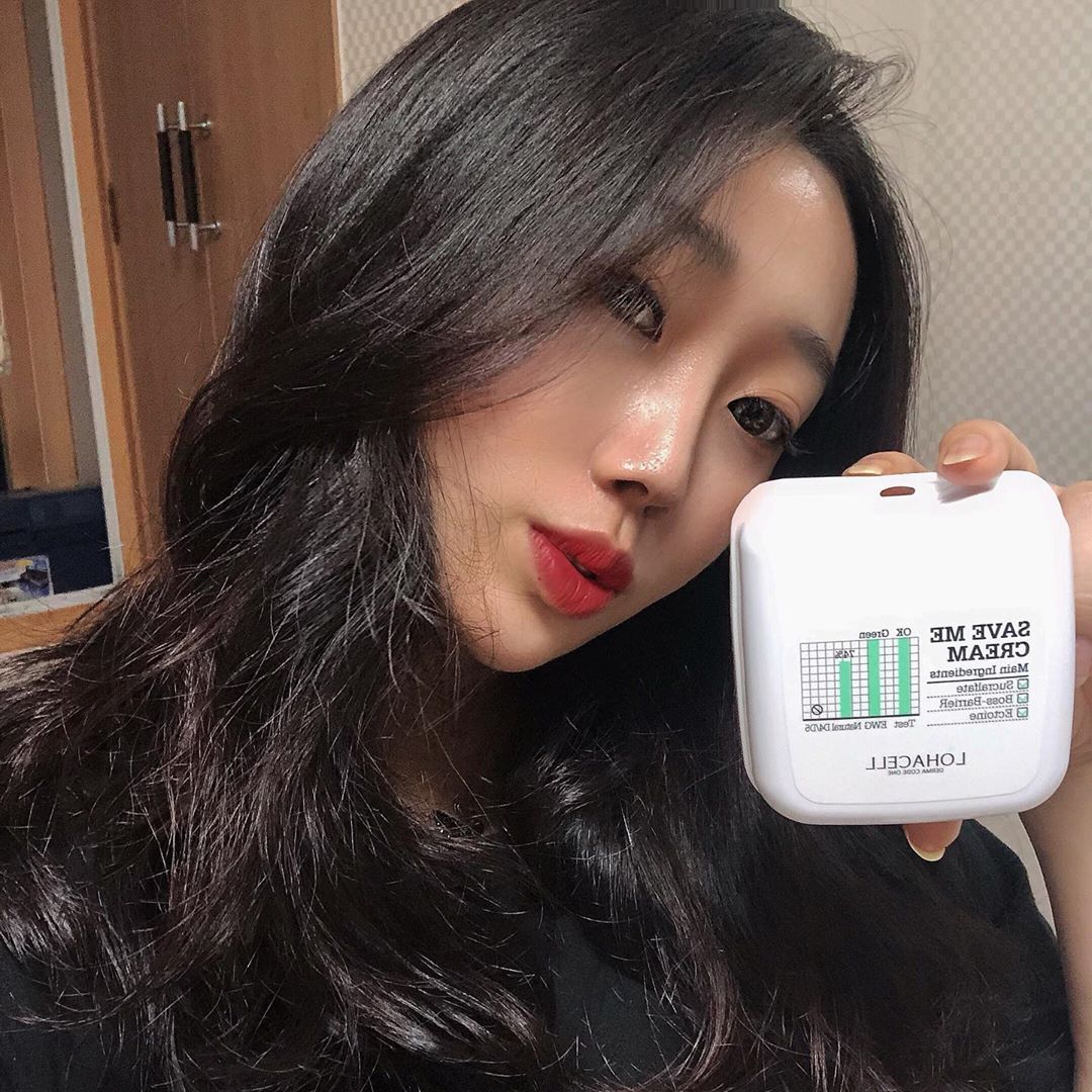CHOI MIN YOUNG on Instagram: ““로하셀 세이브 미 크림 “  다들 모르시죠 !? . 민감피뷰 진정에 도움을 주는 보습 장벽 안심 크림으루 ‘수크랄 페이트 ‘ 라는 성분으로 물이나 오일에 녹지않는 성분을  피부에 흡수 ! 되도록 ѕmєddѕ공법을 사용하며 , 블루라이트 많이 받으면…”