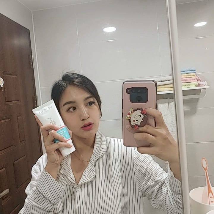 솔블리의 일상🤗 on Instagram: “약산성 클렌진폼으로 바꾸고 이렇게 거품 많이 나는건 처음 봤다
뽀득뽀득한데 안댕김!
.
.
.
.
.
.
.
.
.
.
#Shedeell #쉬드엘 #쉬드엘콩클렌저 #쉬드엘로얄시카크림콩클렌저 #쉬드엘클렌저 #약산성클렌저 #저자극클랜저 #클렌저추천”