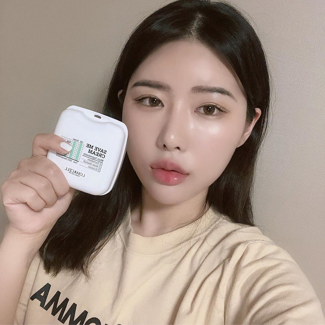 하찌 Хати (허벅부자) on Instagram: “미세먼지때문에 피부 뒤집어지고 난리났습니다,,😣 그래서 들고 온 크림이 바로바로~로하셀 세이브크림입니다 (박수🙋🏻‍♀️👏🏻👏🏻) 꾸덕꾸덕한 발림성이지만 피부에 흡수가 너무 잘돼여..😌 . 그리고 제일 중요한거‼️‼️‼️ . 미세먼지, 유해성분,…”