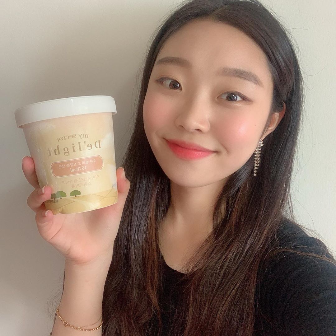 김보미 on Instagram: “🍨 마이비밀 아이스크림 🍨 ⠀⠀⠀⠀⠀⠀⠀⠀⠀⠀⠀⠀⠀⠀⠀⠀ ⠀⠀⠀⠀⠀⠀⠀⠀⠀⠀⠀⠀ ⠀ ⠀ ⠀ ⠀ ⠀질감은 부드럽고 식감은 쫀쫀한 아이스크림!!! 맛은 스위트마롱, 리치쇼콜라, 제주그린티세가지 !! (개인적으로 스위트마롱 채고, 바밤바맛 😋)…”