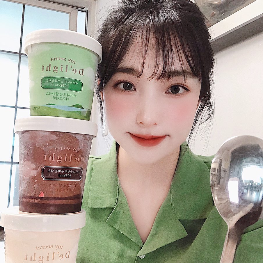 박인해 on Instagram: “맨날 디저트 먹는다고 다이어트 못하는 나한테 꼭 필요한 아수크림🍨💓 파인트 한 통에 100kcal 대라니 믿을슈가 없다 ㅎㅎ 이제 맛있게 다이어트 해야징😋 9월부터 홈페이지에서 판매되고 지금은 런칭기념으로 와디즈 펀딩을 통해 40%할인된 가격으로…”
