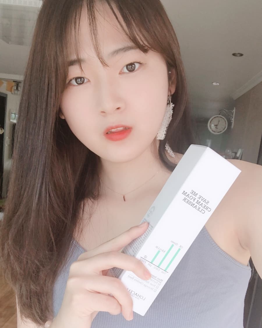이애리 on Instagram: “미세먼지에 뒤집어진 피부로 고민중에 선물받은 폼클렌저!! 미세먼지전용이라니 더신뢰가간다! 잘쓸게요~🙏❤
.
.
#로하셀# 로하셀세이브미#로하셀세이브미클렌저, 로」하셀세이브미폼클렌저# 로하셀클렌저# 미세먼지클렌징#모링가#수크랄페이트”