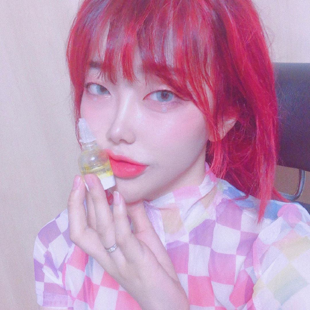 심자 on Instagram: “요새 피부 속건성 오져서 
난리부르스인데 로하셀 비타 드롭샷 엠플 바르고 자면서
꿀피부 됬자너 !”