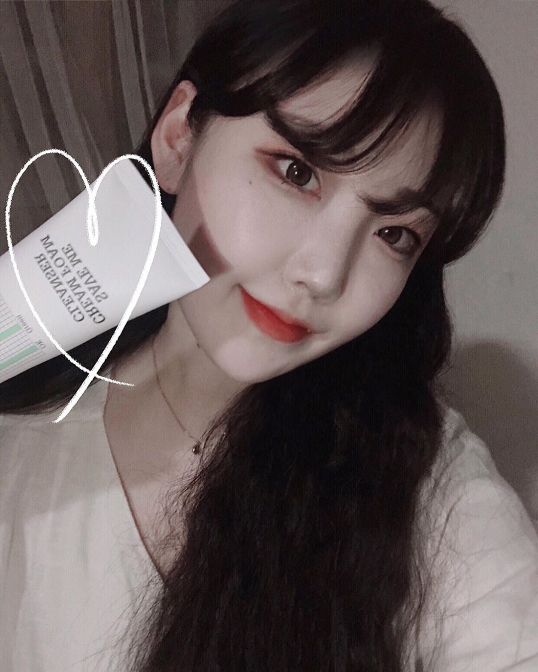 방혠 on Instagram: “쿠션장인 로하셀의 야심작🥰
요즘같이미세먼지심한날사용해주는 약산성클렌저🧼
제형이쫀쫀해서 미세먼지까지 깨끗하게씻겨져용! 
피부진정과 피부손상에 좋은 시카 성분의 10배의 효능인 수크랄페이트와 요즘 핫한 모링가씨앗도 함유되서 요즘 피부호강중입니다🧖🏻‍♀️🖤”