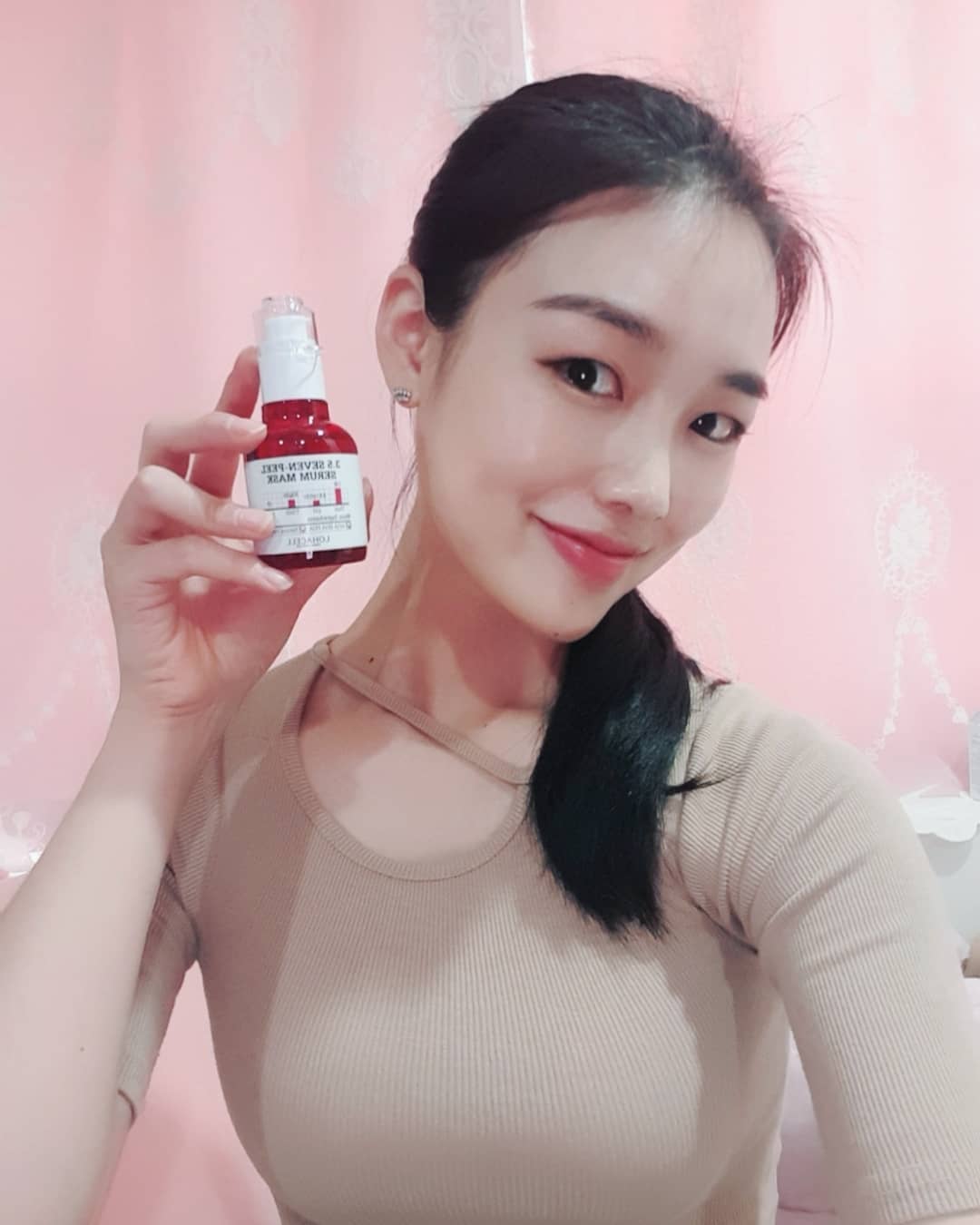 꽃처럼 아름답고 별처럼 빛나는 하나님의 사람, 현희🌸 on Instagram: “ph3.5의 낮은 산도가 피부에 롤링되며 알칼리화된 피부밸런스를 잡아주고, 7가지 ACID 성분 배합으로 피지와 블랙헤드 관리에 탁월한 필링 세럼 마스크😘 계속되는 촬영 메이크업에 지친 피부, 예쁘게 관리하도록 제품 제공해주신 로하셀에 감사드립니다♡…”