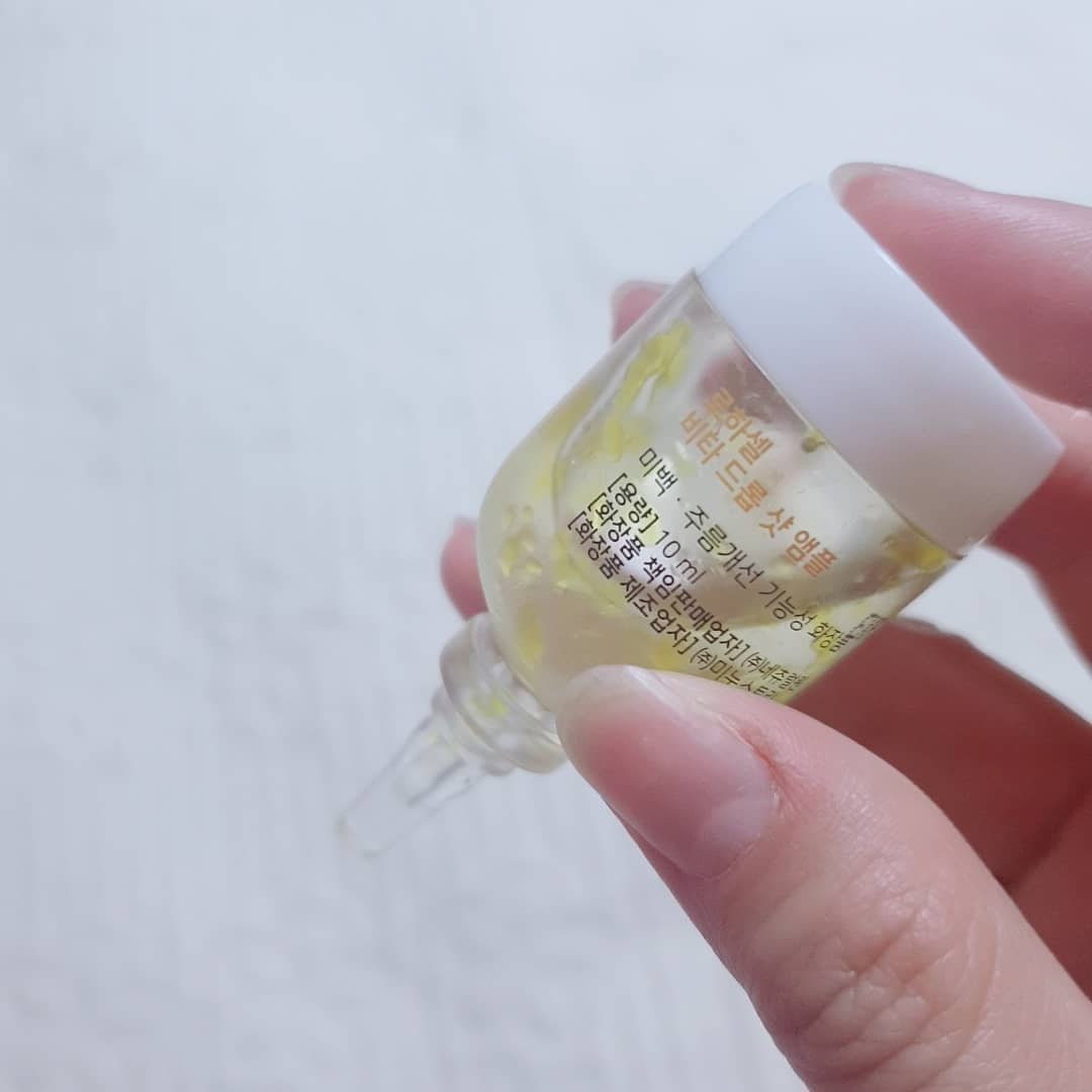sweet.sham🌸 on Instagram: “로하셀 비타드롭샷앰플 건성인 피부에 촉촉한 활기를 주는 것 같다.  바르고 조금 지나면 탱탱한 느낌이 나서 좋다 ㅎㅎ  #lohacell#로하셀#비타드롭샷앰플#로하셀앰플#로하셀드롭샷앰플#피부활력#주름개선#미백#보습# 피부관리#…”