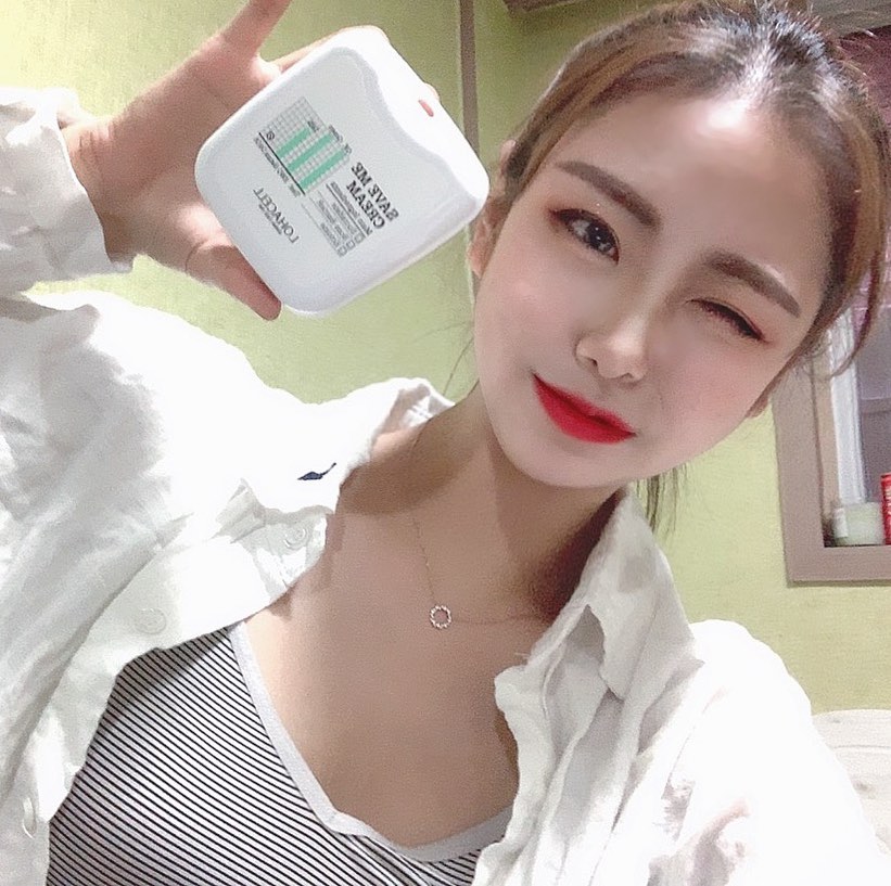 @s0_vel_y on Instagram: “요고 미세먼지 같은 유해성분들 3중 필터링으로 다 걸러주고 수크랄페이트 라는 성분이 피부 진정도 해주는 크림이라 계속 쓰면 피부 짱 조아진당 ~! . . #로하셀 #로하셀세이브미 #로하셀세이브미크림 #로하셀크림 #미세먼지차단 #크림추천 #수크랄페이트…”