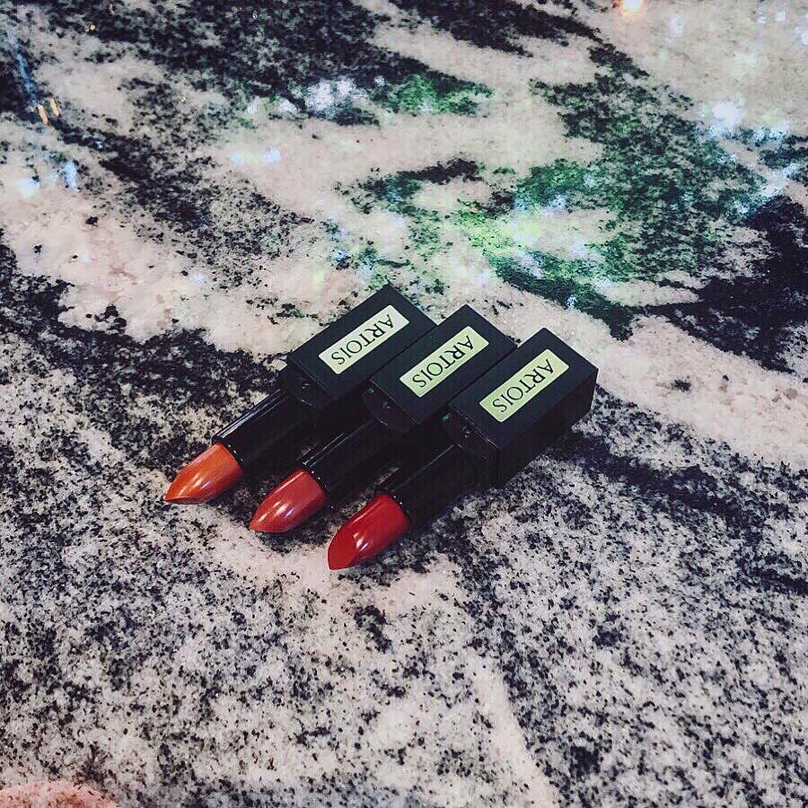 ᴍᴜɴ ᴊᴇᴏɴɢ.    ♕sᴇᴏᴜʟ on Instagram: “_
내 최애 비비크림을 만드는
천사연구소의 신제품 #아르투아립스틱
내가 안써볼 수 없지요🥰
.
#천연립스틱
착한 성분에 발색도 좋고
무엇보다 촉촉한 수분감:)💄#깔별소장행”