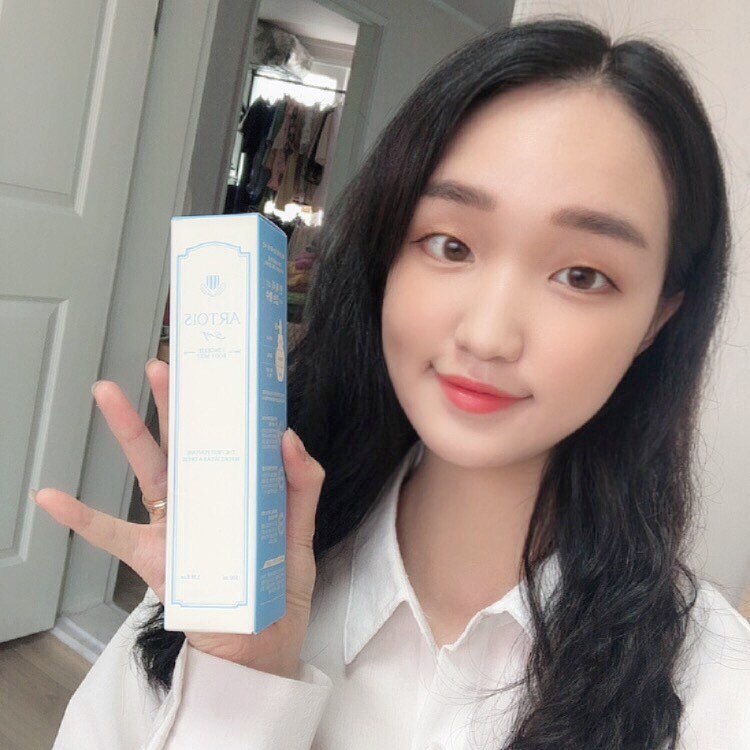 승연 on Instagram: “#아르투아바디미스트 ✨송 란제리 바디 미스트✨ 평소에 비누향 좋아해서 송 란제리 선택했는데 ,,, 진짜 방금 샤워하고 나온 향,,🧚🏻‍♀️비누향 좋아하시는 분들은 송(song) 향 쓰시는거 강츄 !!!-!! 몸에 뿌리는 것도 좋고, 패브릭 제품이나…”