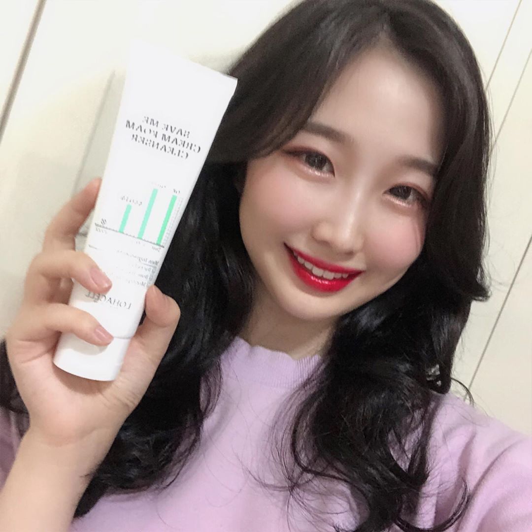 김미니🍑 on Instagram: “민감성피부에 적합한 약산성 폼클렌징 미세먼지 세정력은 인증받은제품입니다! 수크랄페이트가 함류된 💙 수크랄페이트는피부데미지케어와 진정작용을합니다 아쿠아포린이 함류되어 세안후에 당기지않고 촉촉함을 유지하실수있으세요! EWG ALL 그린등급!☘️ 15가지…”