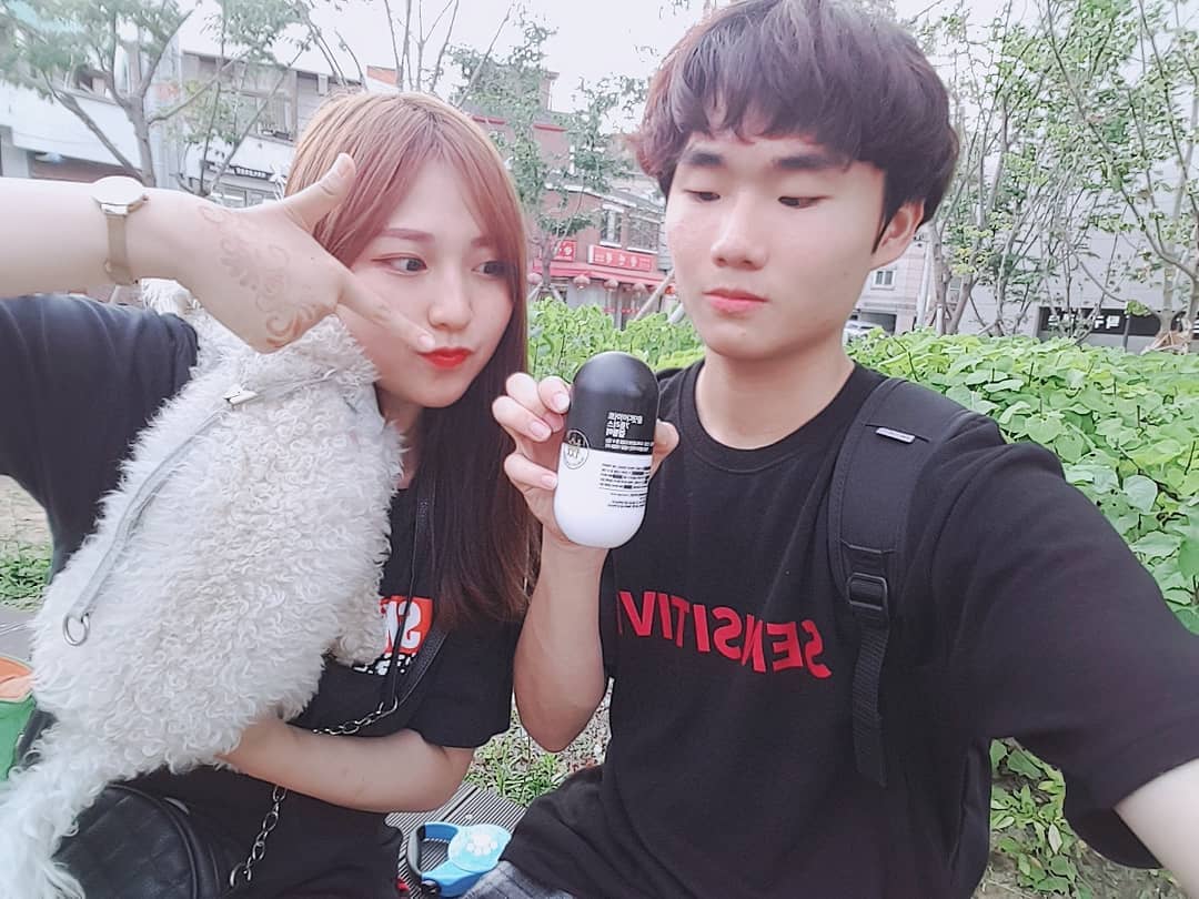조예본 on Instagram: “요즘 내가 아끼는 남동생 은수가 운동할 때 마다 먹는 남자다이어트필수보조제 grn검정이! 1주일만에 얼굴도 날렵해지고 운동할 때 몸도 확실히 가볍게 느껴진다고 한다😎 분홍이 초록이와는 다르게 남성 몸에 좋은 성분만 골라 넣어 올인원으로 체지방…”