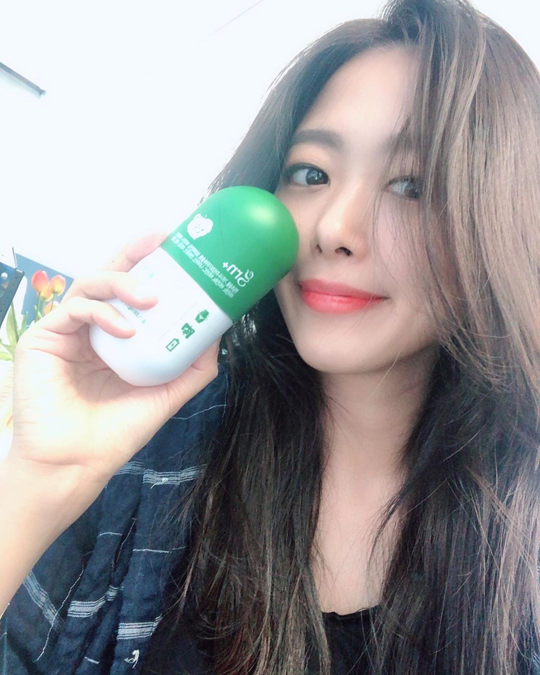 신정연 on Instagram: “워낙에 먹는걸 좋아하기도 하고, 굶으면서 하는 다이어트는 질색이라.. #grn진녹이 의 힘을 빌리기로 했습니다💪🏻 ⠀ 이번 신제품으로 깻잎추출물의 성분으로 구성되어있다고하니 열심히먹어보겠숩니다🙏🏻 #살빼자 홧팅🙌🏻 ⠀ ⠀ #grn #지알엔…”