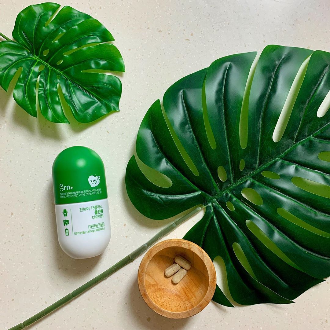 𝙻𝙾𝚅𝙴 𝙼𝚈 𝙻𝙸𝙵𝙴ஐ on Instagram: “다이어트 해야지해야지 말로만 하고 실천하기 힘든 찰나에 여행도 가야하고 더워지니 체력도 떨어지는걸 실감하고 다이어트 시작-! 원래 아침은 거르는 편이라 점심 일반식하고 진녹이 두알 먹어주고 저녁도 일반식 2/3먹고 진녹이 먹기! 운동은 하루에 1시간…”