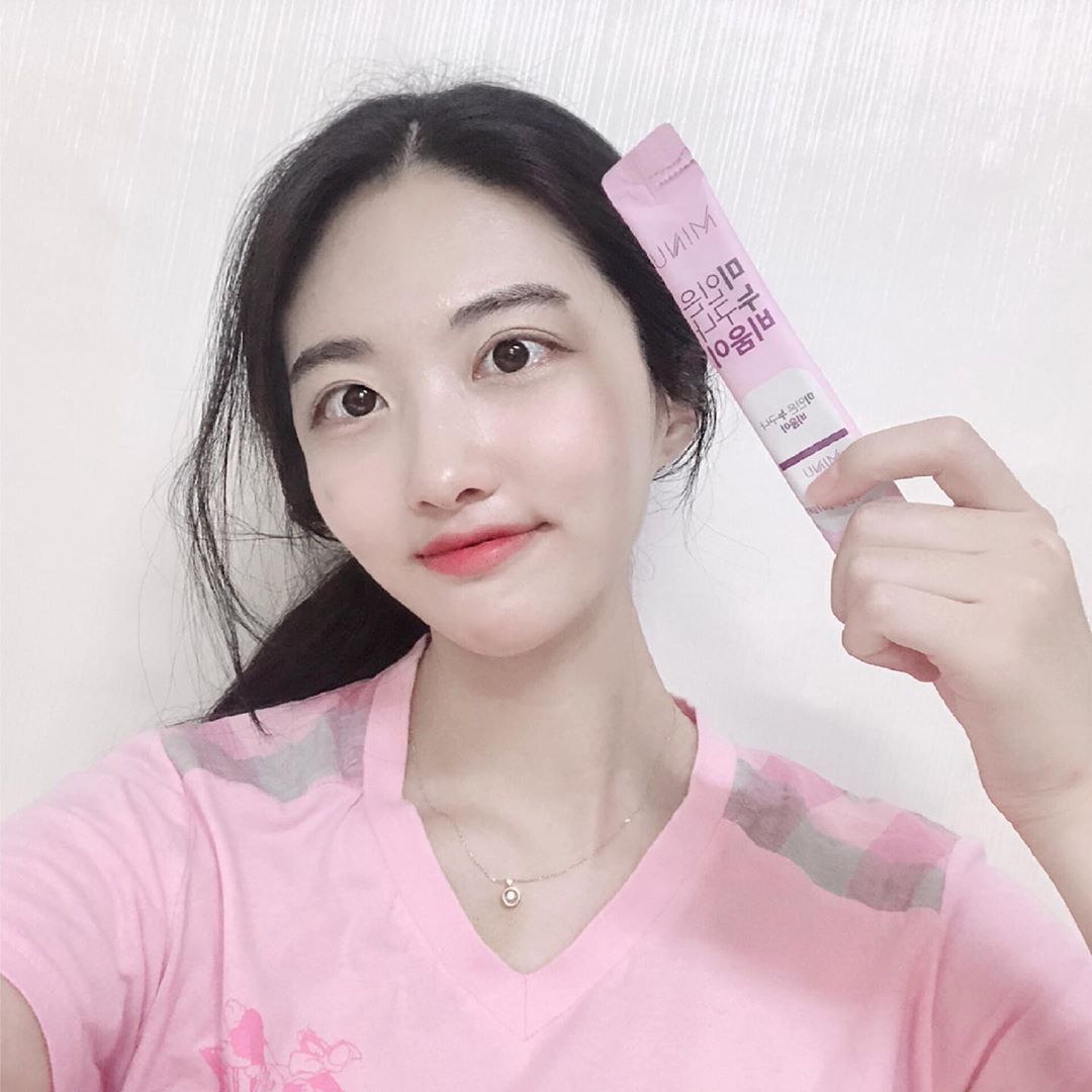 @7.week on Instagram: “시중에 유명 푸른주스는 먹으면 배아프던데 이건 속도 편하고 비타민도 들어서 피부도 좋아졌당. 내사랑 회사에 두고 먹어야징❤  #미누 #비움이 #미누비움이 #푸룬 #식이섬유 #프리바이오틱스 #쾌변 #변비 #장건강 #님들 #존맛임 #맛있다 #상쾌한아침…”