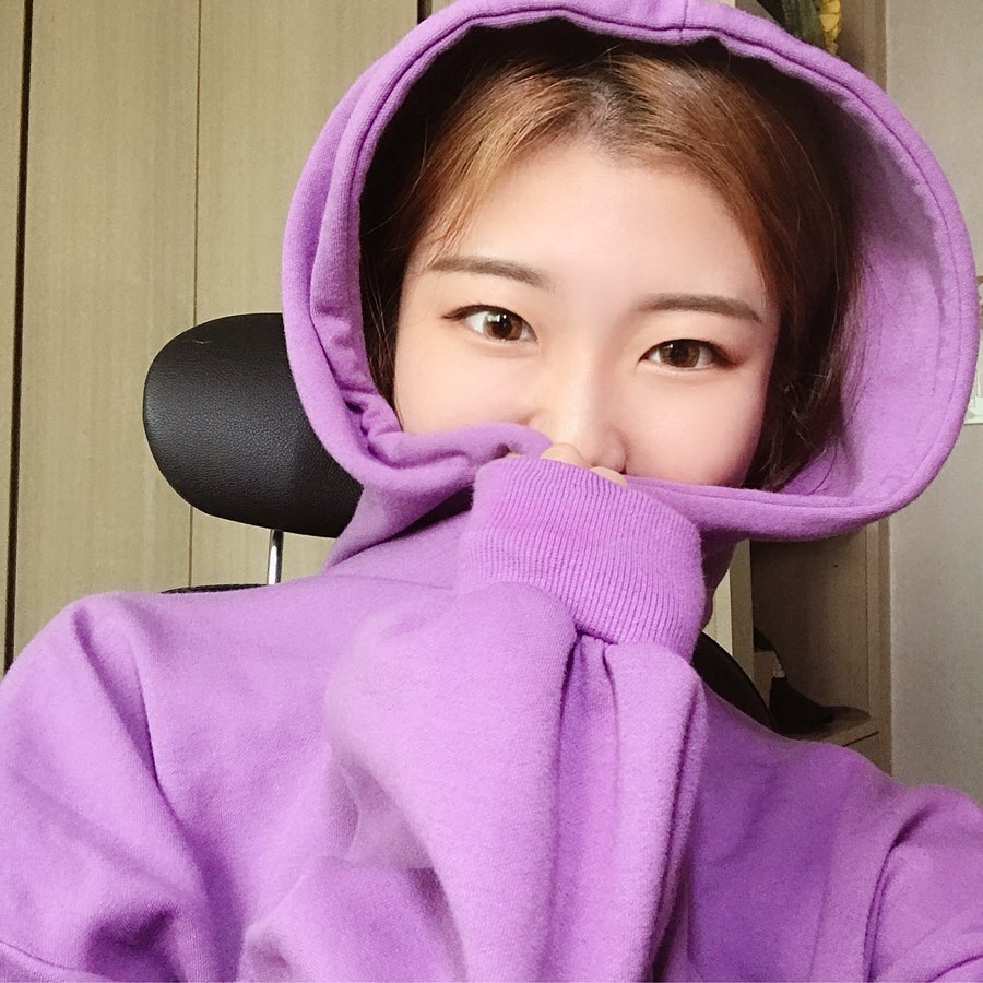 J I E U N on Instagram: “💜 아르투아 비엔나 프레쉬 퍼퓸 샴푸 💜 포장 뜯기 전부터 풍겨오는 미친 향 ,, 더 깊고 성숙한 파우더 향으로 사용 한 날은 기분까지 좋아지는 샴푸입니당 - - - #followback #셀스타그램 #얼스타그램 #맞팔댓글 #선팔하면맞팔가요…”