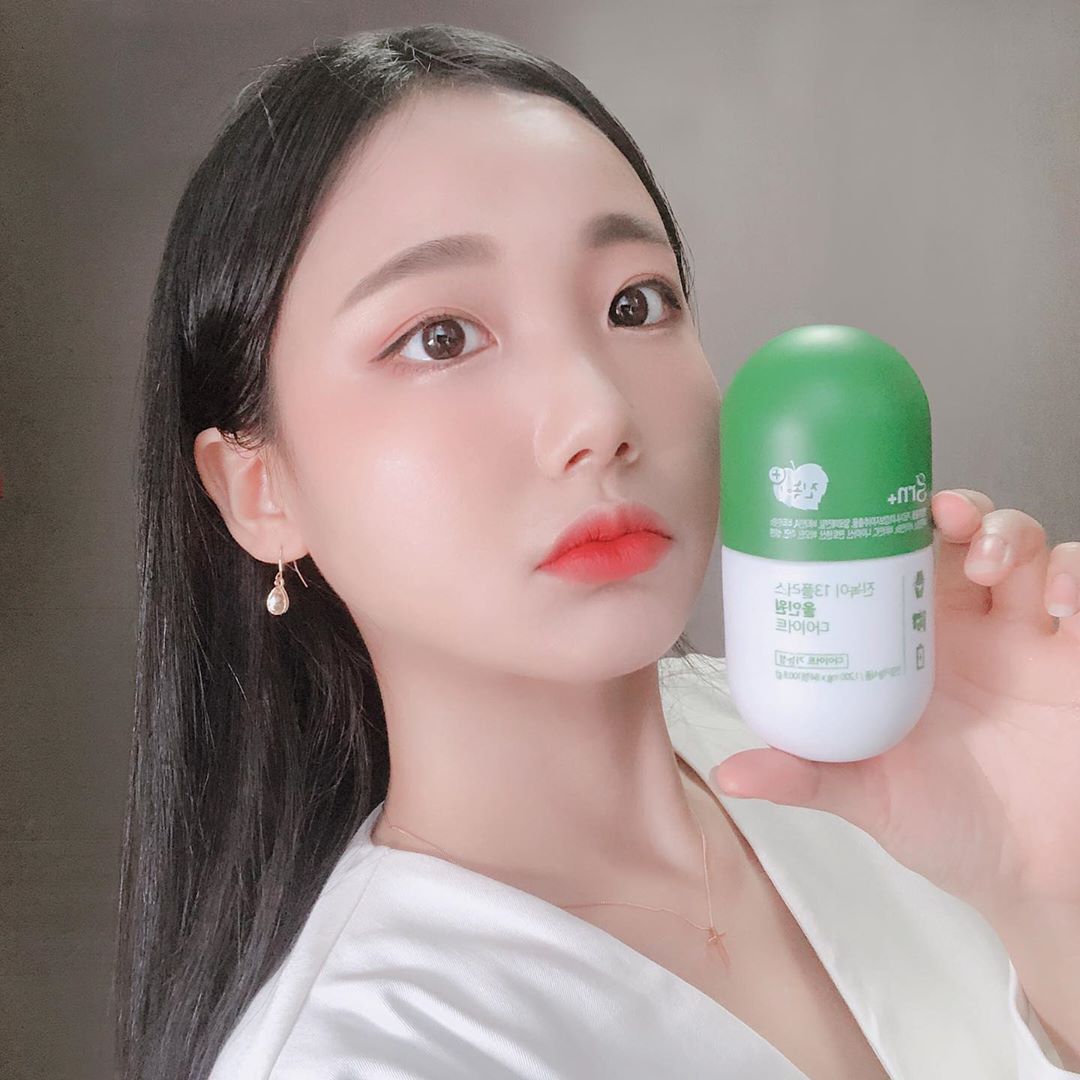 강무무 on Instagram: “밥먹고 2알씩 먹은 2주간의 후기..
분명 화장실은 잘가게됨.ㄹㅇ
중요한건 적당히 처묵하고 과식하지않으면서 운동과 병행해야 한다는점임. 혹여 고기라도 과식한날은 꼭챙겨먹는당. 불안해서라도..🥺
뱃가죽 공개하게되버렸네 데헷!😙”