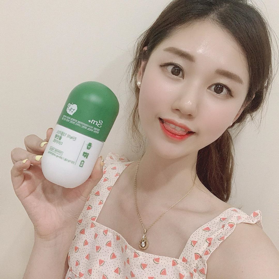 바니블리 on Instagram: “이제 진짜 여름 ,,,🏄🏻‍♂️🏄🏻‍♀️🌊 맨날 사무실에 앉아있기만해서 운동도 못하구 그런지 다리는 붓고 ,, 아랫배는 나오고 ,, 😱 ⠀ 요즘 소유가 광고해서 핫한제품!! ⠀ 2주 먹어봤는데 깻잎추출물 성분으로 탄수화물이 지방으로 합성되는걸…”