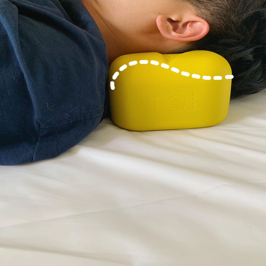 𝓳𝓮𝓸𝓷𝓰 𝓱𝔂𝓾𝓷 on Instagram: “킹거북목대장님이 사용하실 베게임니다 💪🏻 . . - 어제 베고 잤는데 진짜 목 뻐근함 1도 없음 - 목건강에 짱 좋은데 자세교정 효과까지 있음 - 잠도 너무 잘 와서 오늘 지각할 뻔 했음 . . #베개추천 #기능성베개 #꿀잠베개 #베개 #꼬북베개…”