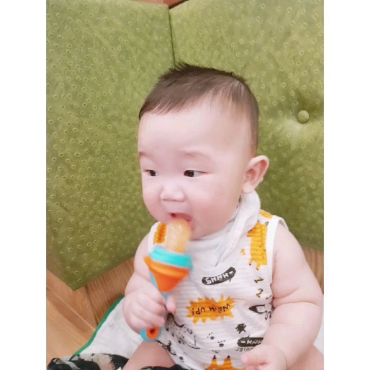 서쥬니+240♡

생애 첫 자두시식!!🍒
애미야...너무 시다ㅠㅠㅠ🤣🤣
전부 달길래 그냥 줬는데
하필 울아들 먹은것만 셨네요..ㅋㅋㅋ

이러니 엄마가 안티소리 듣지ㅠㅠ..
간만에 신랑 빼고 시댁식구들이랑
맛있는 점심먹으러 갔다가
서쥬니 간식으로 자두줬는데
저런표정이 나오네요ㅎㅎ

몇일전 서주니가 침대에서 떨어지는 바람에
눈밑에 멍이..ㅠㅠ
다행이 크게 다치진 않았는데 애기도 놀래구 신랑도 저도 놀래서 몇일은 얼이 빠져 있었다는..😭😭😭😭
엄마가 미안해 더 잘봤어야 했는데..ㅠㅠ

#울아들 #미안해 #아프지말자 #애미는맴찢 #눈팅이밤팅이 #생애첫자두 #아이셔 #표정부자아들 #사랑해아들😘 #도치맘 #아들바보 #내새꾸 #황금개띠맘🐶 #육아맘 #젊줌마 #육아스타그램 #인스타그램 #인친환영 #소통해요 #선팔에는맞팔이죠