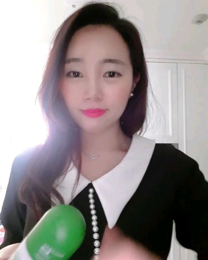 아이엠로로🌸 on Instagram: “결혼식 가서 내일 먹을밥까지 싹쓸!!! 하고 집오자마자 냅다집어먹기... 다이어트  하면서 제일힘든것..
유지하기😭😭그래서 도움받고있는 내사랑 진녹이💗
깻잎추출물 완전 신박하고 내스탈이야

건강한 다이어트 템은 역시#grn”