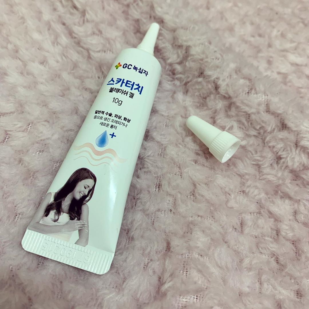 👩🏻혜인💕모리🐶 on Instagram: “#ad 
손을 많이 사용해서
잔 상처들이 많아
흉질까봐 걱정되어 사용하는
#스카터치 #블레미쉬겔 ✨
상처들아 빨리 사라져라!!😤 #GC녹십자 #흉터제거 #흉터관리 #흉터치료 #흉터 #흉터제거연고 #흉터연고 #화상연고 #켈로이드치료 #제품제공”