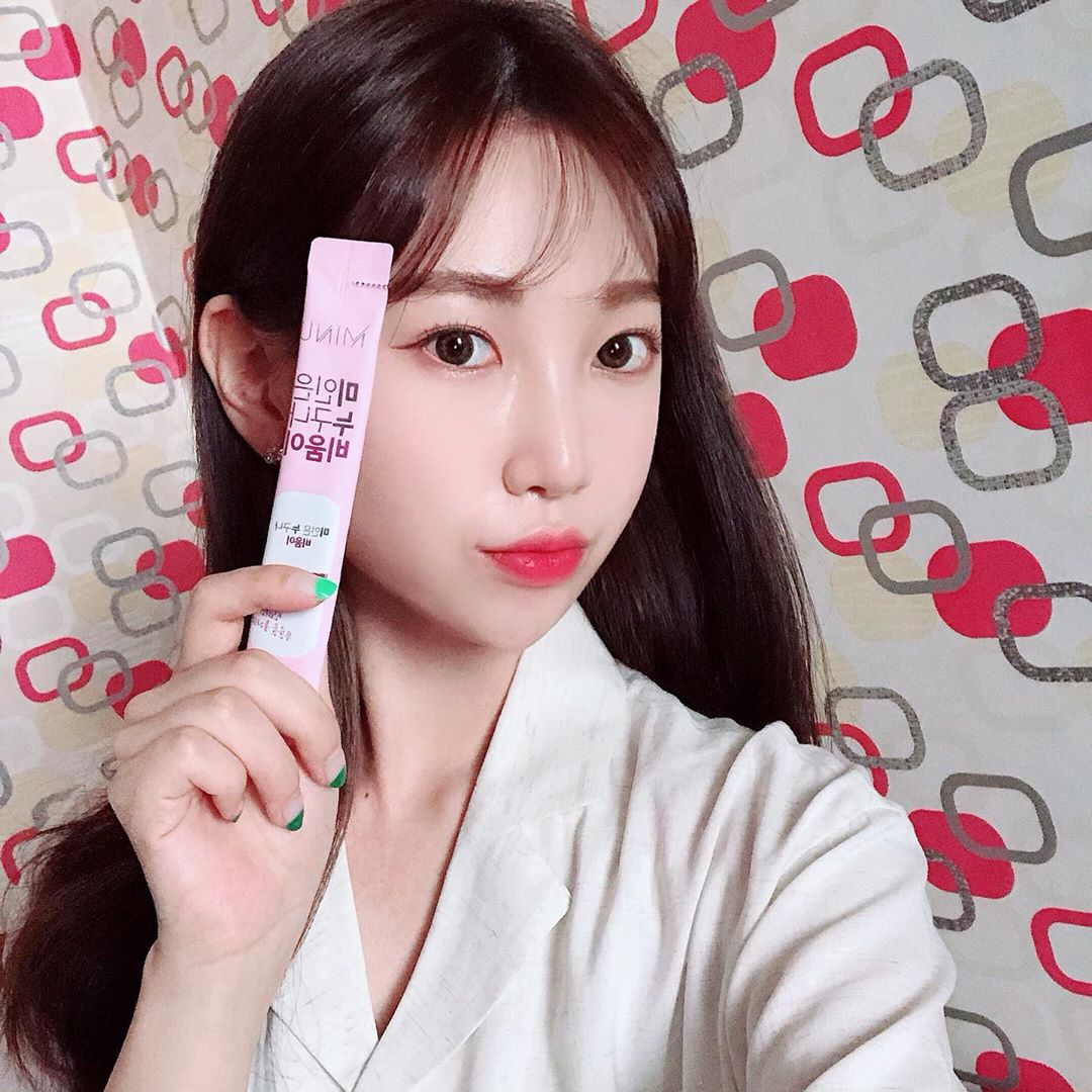🇰🇷효진 on Instagram: “건강한 배변활동을 하고싶어❓ 그렇다면 하루에 한포 “미누”를 먹어봐💛 미누에는 1️⃣푸룬 2️⃣프리바이오틱스 3️⃣말토덱스트린 이라는 성분이 포함되어 건강한 배변활동을 도와주고 휴대하기 좋은 작은 사이즈로 언제 어디서나 간편하게 먹을 수 있어 또…”