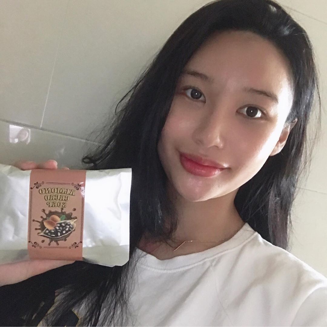 Hye Rin22 on Instagram: “뾰루지 올라왔을때 며칠만 써봐두 
진정되는게 느껴짐,,🤪
https://smartstore.naver.com/skin365beauty 
#스킨365 #천연비누 #클렌징비누 #등드름비누 #여드름비누”