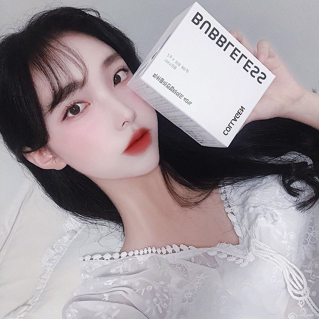 박인해 on Instagram: “피쉬 콜라겐을 사용한 버블레스 신제품🐠
내가 좋아하는 레몬맛이라서 챙겨먹게 된당🍋
휴대 간편한 스틱포라서 밖에서도 타먹기 가능 🍹🍵
-
-
#콜라겐 #피쉬콜라겐 #버블레스콜라겐 #버블레스피쉬콜라겐 #버블레스저분자콜라겐 #ad”