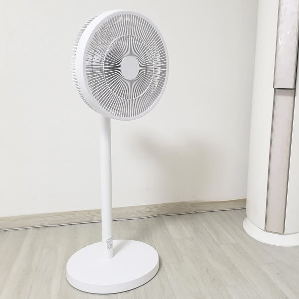 무선의 편리함을 한 번 경험한 뒤로는 유선형 제품과 비교가 안될 정도로 뛰어난 장점이 있어요. 어디에 두더라도 인테리어를 살려주는 디자인과 선이 없는 깔끔함 덕분에 정말 마음에 드는 제품이 아닐 수 없답니다. 가격적인 부분에 있어서도 지금 이마트에서 저렴하게 판매중에 있으니 한 번 구경해보세요. 점점 더워지는 여름이 미리 미리 준비해두면 좋을것 같아요.
ㆍ
ㆍ
ㆍ
 #이마트무선선풍기 #무선선풍기추천 #스마트겟 #무선선풍기 #선풍기추천