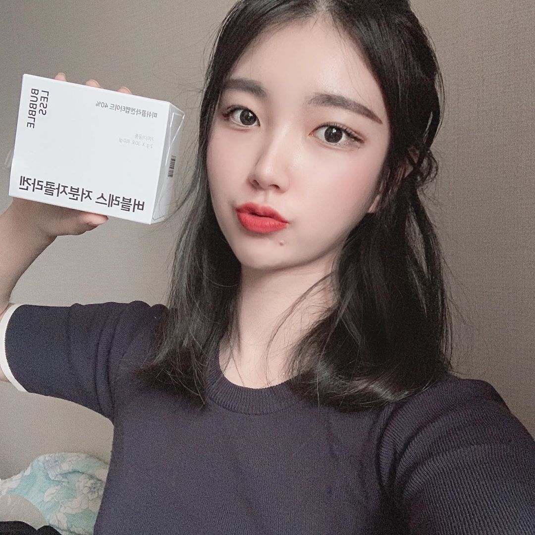 소영짱♥ on Instagram: “요즘 잠도 잘 못자고 스트레스가 이만저만이 아니었는데요 요 콜라겐먹고 수면부족으로 인한 피부가 되살아나는 느낌 ? 😄 간편한 스틱포라서 언제 어디서든 섭취 가능하구요! 가루형이라 물없이 그냥 먹어도 가능!! 맛도 레몬맛이라 어릴때 먹던 레모나 느낌…”