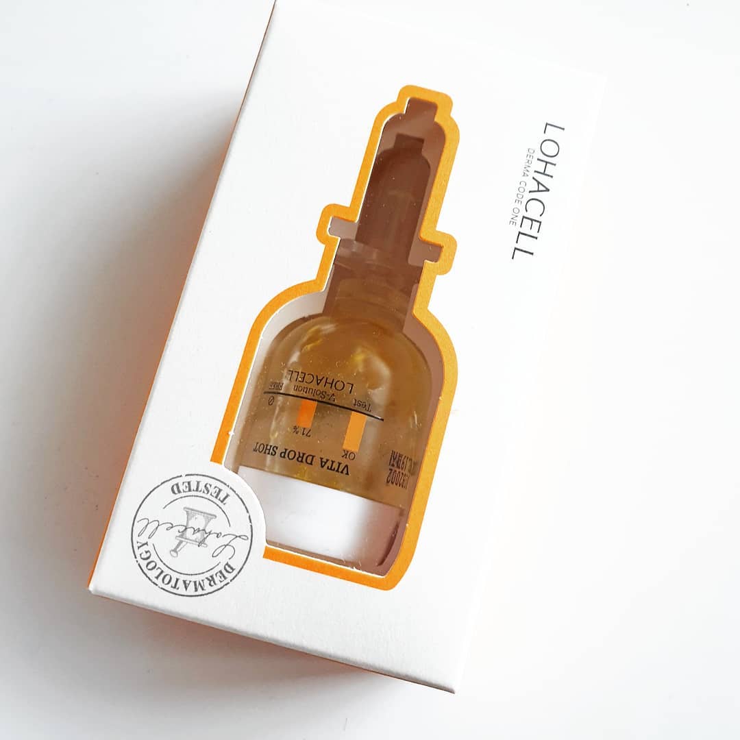24살 먹방러🙋🏻 on Instagram: “[로하셀 비타 드롭샷 앰플 후기] 용량 10ml 가격 18,000원  고등학교 때 내 피부에 비타민c가 맞다는 걸 알게 되고 비타민에 광적으로 집착하던 중 알게된 🍋비타드롭샵🍋  비타민씨 외에도 비타민이 9종류나 들어간 만큼 미백, 피부활력에 도움이…”