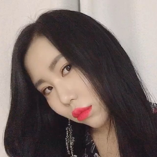 수진 秀真 (SUJIN) 🇰🇷 on Instagram: “왜 내 인생은 남들에게 일어나기 힘든 일만 일어나는가 ‼️‼️‼️
.
.
.
#셀카 #셀카동영상 #셀피 #데일리 #일상 #슬픔 #selca #selfie #day #daily #sad #korea #koreangirl #안양 #범계”