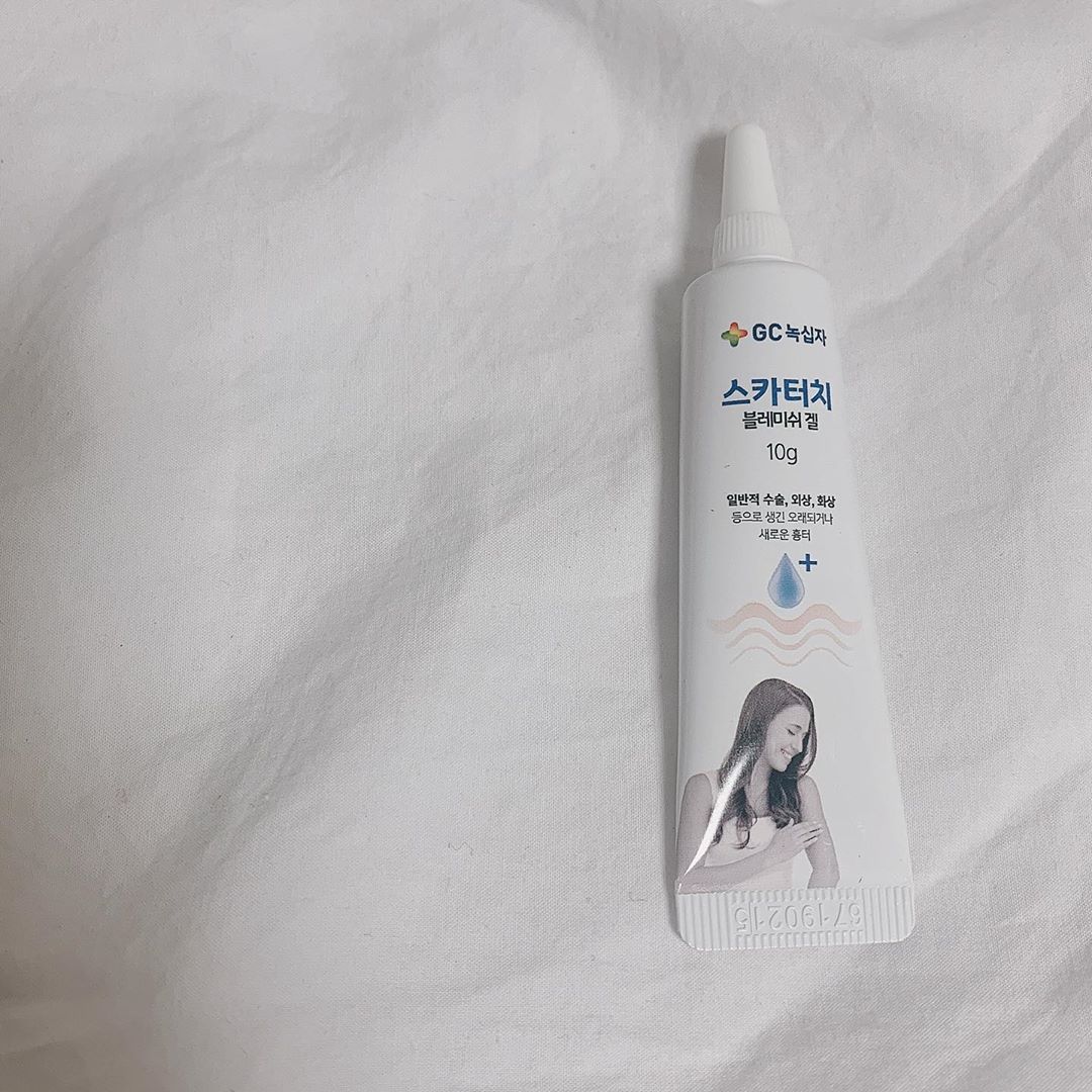 ᴴᵞᴼ ᴶᴱᴼᴺᴳ on Instagram: “전 연령대 사용 가능,, 제품 바른 뒤에 화장품, 선크림 바를 수 있어 좋아요~
흉터를 부드럽게 관리해서 가려움증과 불편함을 해소하자!
•
#흉터제거연고#흉터연고#흉터치료#흉터관리#흉터제거#스카터치#스카터치블레미쉬겔”
