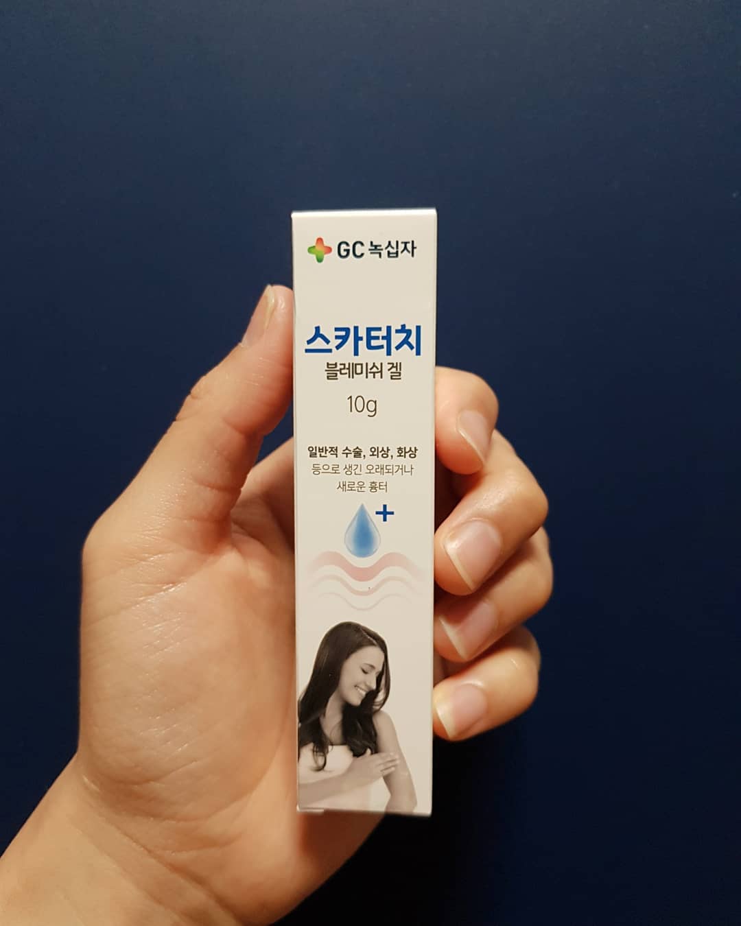 따봉맘💕 on Instagram: “- #제왕절개흉터 흑흑 아기낳고 #켈로이드피부 였던 내피부가 점점 지렁이처럼 커져가는걸 더이상은 두고보기에 나는 젊다..! - 그래서 관리해보려고 한다ㅠㅠ 너무늦었나 싶었는데 오래된 흉터도 관리할 수 있다고하는 요 연고..♡ 어린이부터 성인도 사용할…”