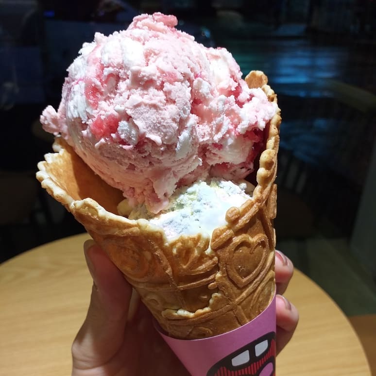 비오는날엔 알라딘대신 아수크림,  #배스킨라빈스 해피포인트#핑크스타 #pinkstar #버터와플콘이랑핑크 #스토로베리 베리가 항산화에좋다며 #즐밤⭐️