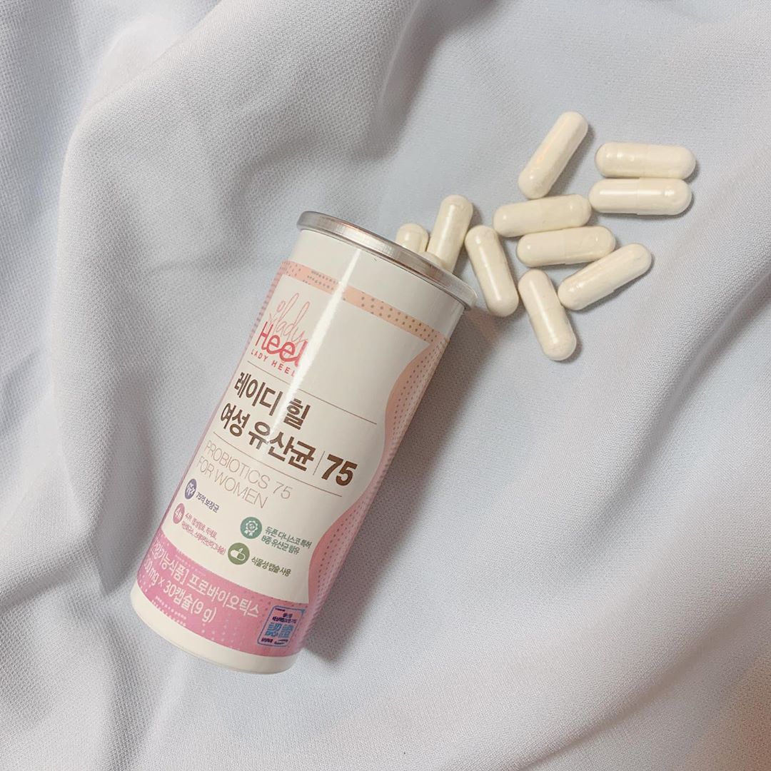 🇰🇷이 아림 , LΣΣ ΔRIM on Instagram: “ㅤㅤ 하루 한알로 75억 유산균 섭취 끝~💯 2.1cm짜리 작은알 하나에 75억 유산균이 있다니..😱 다른건 가루형이라 입에달라붙는게 싫었는데, 이건 캡슐형이라 간편해서 조타👍🏻 ⠀ ⠀ ⠀ #잘론네츄럴 #빌리브네이처 #레이디힐 #레이디힐여성유산균75…”