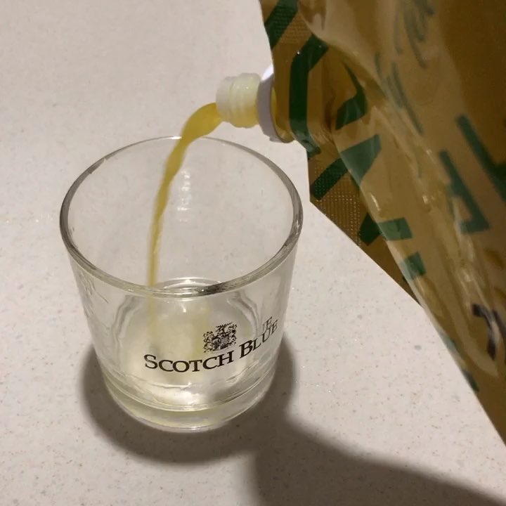 민 죠이 🇰🇷 on Instagram: “물 한 방울 조차 섞이지 않은 바디톡 깔라만시 순수원액! 풍부한 비타민C와 다양한 영양소를 함유하고있는 깔라만시는 다이어트에 도움이 된다하여 많은 분들이 찾아 드신다! 레몬보다 더 강한 신맛으로 물, 탄산수 등과 함께 희석해서 먹으면 된당 구매 및…”