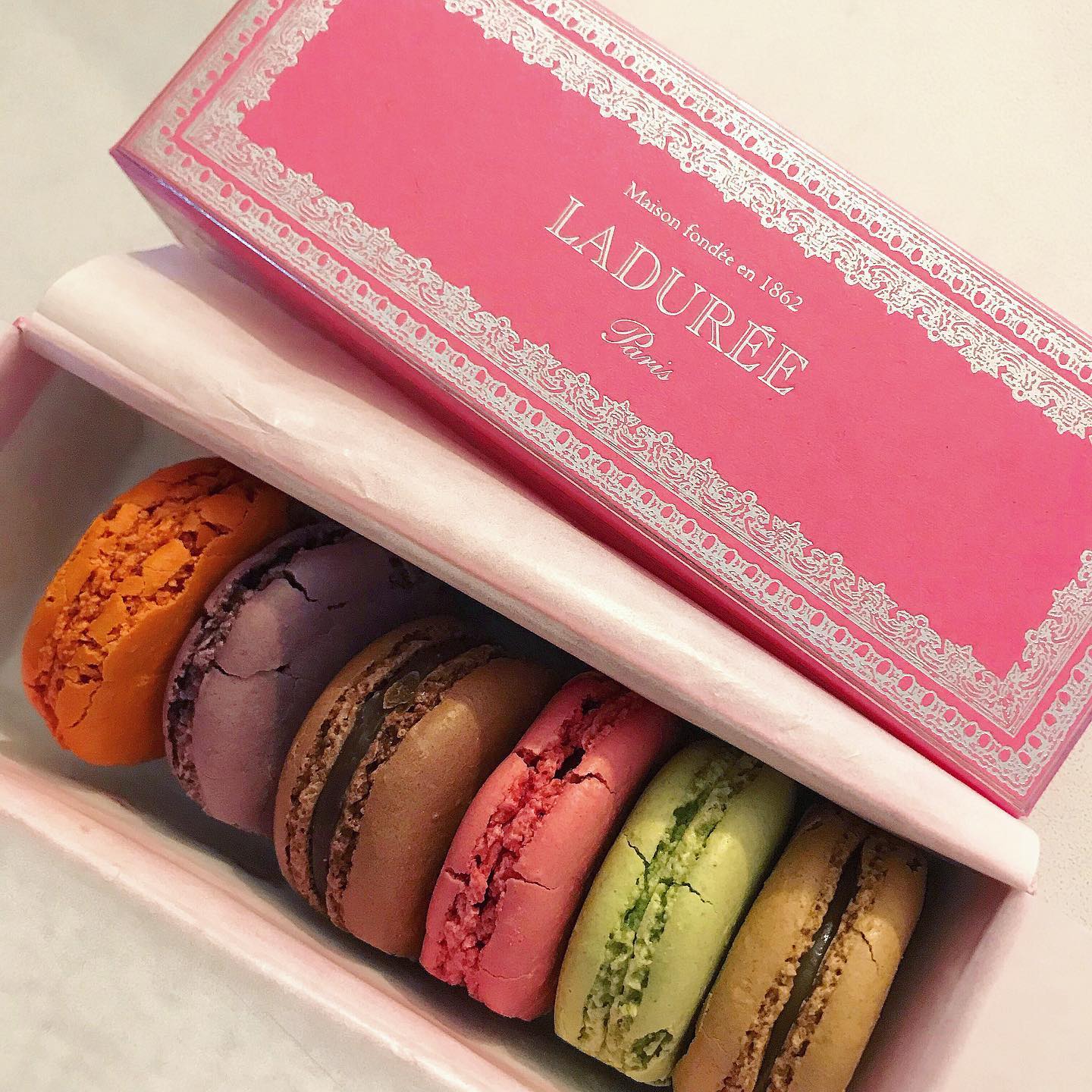 🌈#laduree #macarons #soho