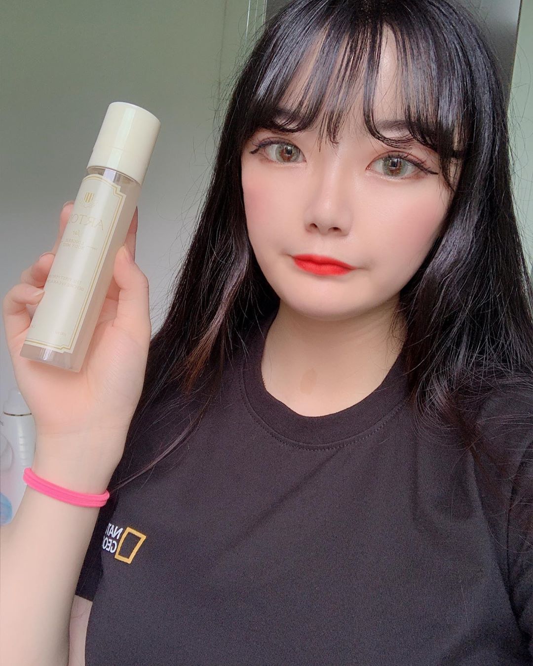 화림 (23) on Instagram: “향이 너무 좋은 바디미스트 💟 바디미스트 이지만 향수같이 향도 진하고 지속력도 완전 오래간다 * 자르 (jar) : 사랑스럽고 달달한 꽃향 / 스위트플로럴 * _ _ _ #천사연구소 #아르투아 #아르투아바디미스트 #바디미스트 #입는향수 #란제리미스트…”