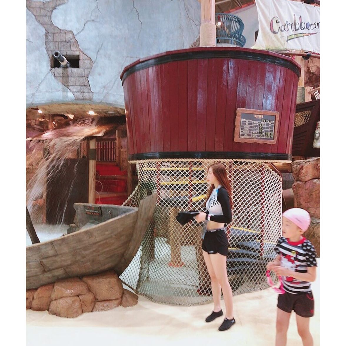 Caribbean Bay 🏊🏻‍♀️

#7월휴무 #여름 #캐리비안베이 #메가스톰 #튜브라이더 #유수플 #파도플 #해골 #래쉬가드 #츄러스 #핫도그 #캐베👙 
#남매같은오빠랑 #언닌가 #다이어트 #수영배우기