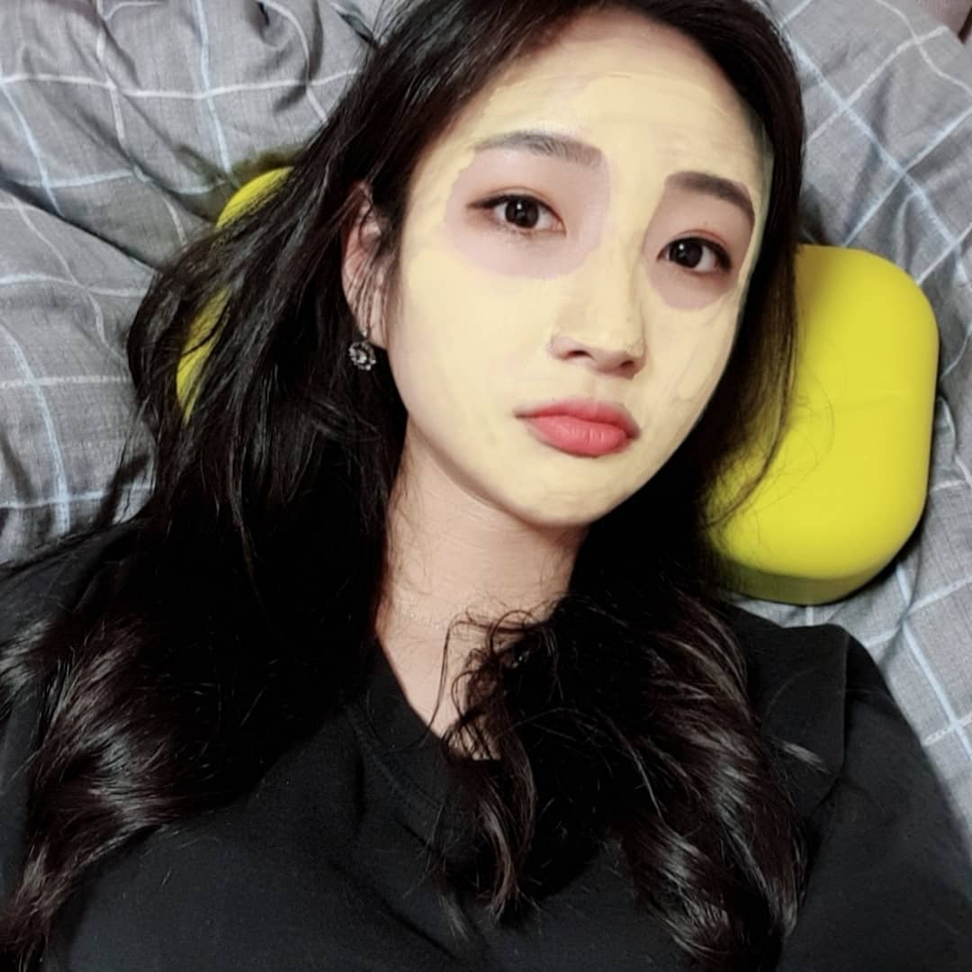ᴶ ᴱ ᴼ ᴺ ᴳ ᴱ ᵁ ᴺ on Instagram: “🐢오늘부터 꿀쟘 예약 꼬북꼬북🐢
.
.
.
.
#베개추천 #기능성베개 #목건강 #꿀잠베개 #꼬북베개 #라이프굿즈 #자세교정 #🐢 #snow #스노우놀이 #샤랄랄라 #셀스타그램 #셀카 #셀피 #일상 #선팔 #맞팔 #좋아요반사”
