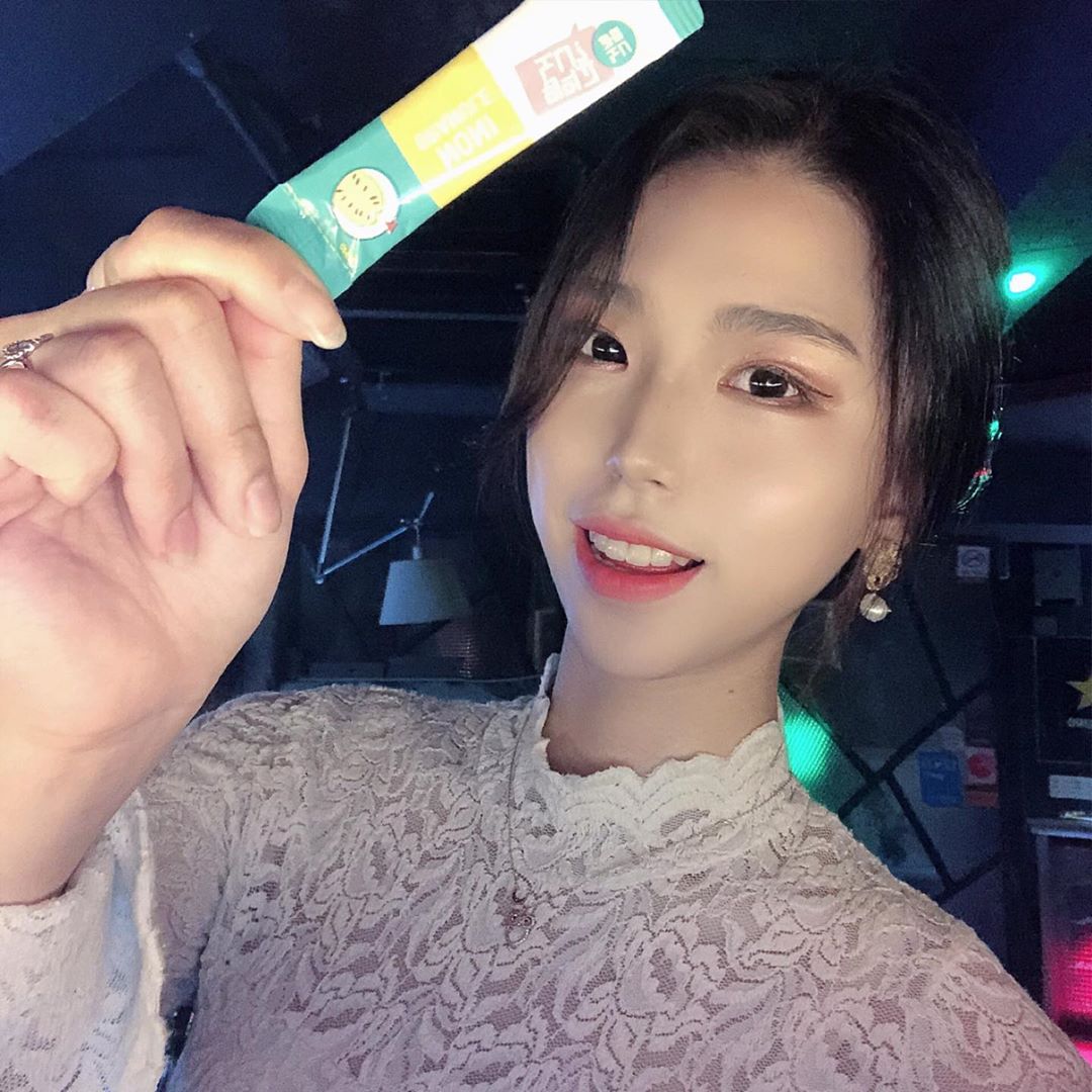 김닿(23) on Instagram: “바텐더 다혜가 맨날 술먹어도 속이 편안한이유  사장님 죄송합니다 제가 이거먹고 맨날 술먹어욯ㅎㅋㅎㅋㅎ - 리얼 후기 동결건조로 영양도영양인데 맛도 좋음  스틱형이라 파우치 핸드백에 넣고 간단히먹기도 좋고 3중검사로 몸에 해끼치는것도없이 안전하지롱 -…”