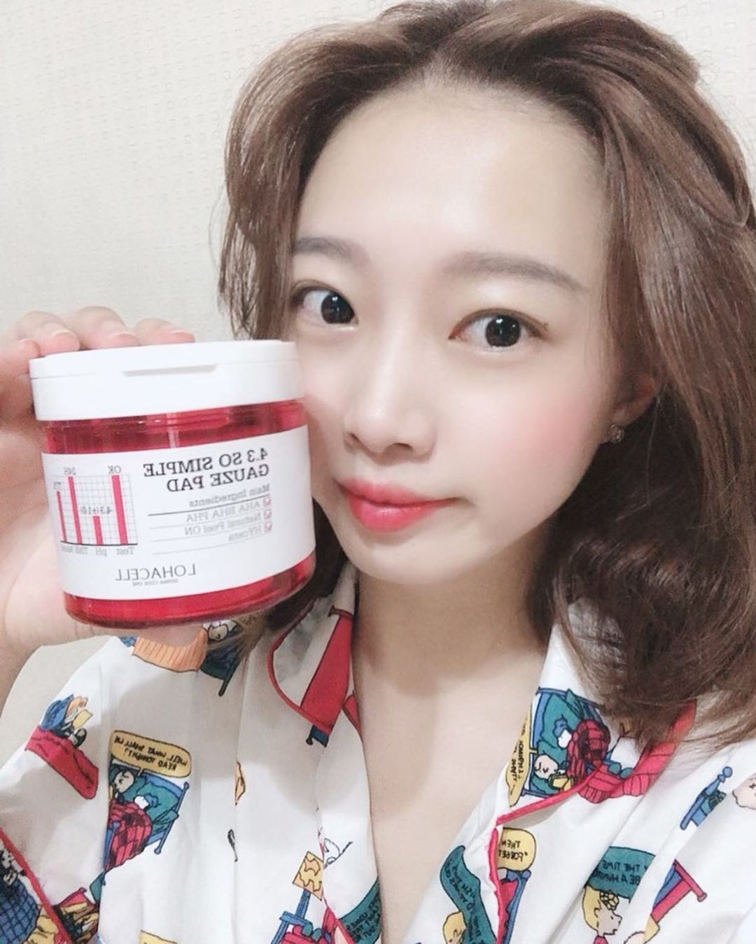 정혜원 on Instagram: “장마철 습한날씨에도 끈적임없는게 신기하다🤭 거즈면으로 묵은각질과 피지, 모공의블랙해드까지 케어하고 엠보싱면으로 진정까지  얼굴만이 아니라 팔꿈치,복숭아뼈까지도!🌸 운동 후 푸석한 피부에도 👍 . . . #lohacell #로하셀 #로하셀쏘심플거즈패드…”