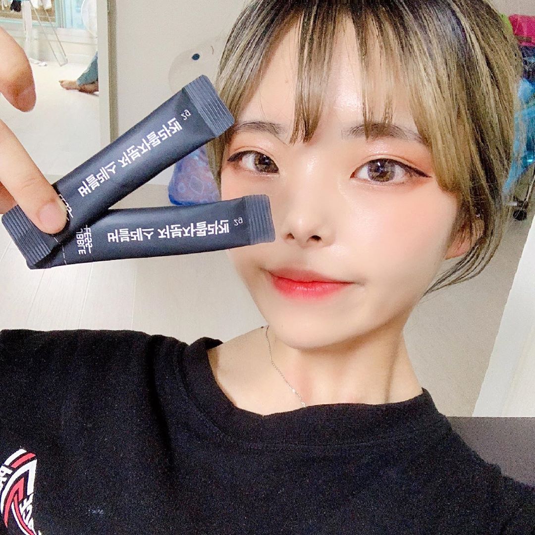 한솔'-' on Instagram: “👼버블레스 저분자콜라겐👼 . 콜라겐은 바르는 것보다 먹는 게 더 좋다고 하는데 버블레스 콜라겐은 분자 구조가 작은 피쉬 콜라겐을 사용하여 체내 흡수율이 높다고 함!  맛도 레모나 맛? 진짜 상큼한 레몬맛이 나서 신 거 잘 못먹는 사람도 거부감없이…”